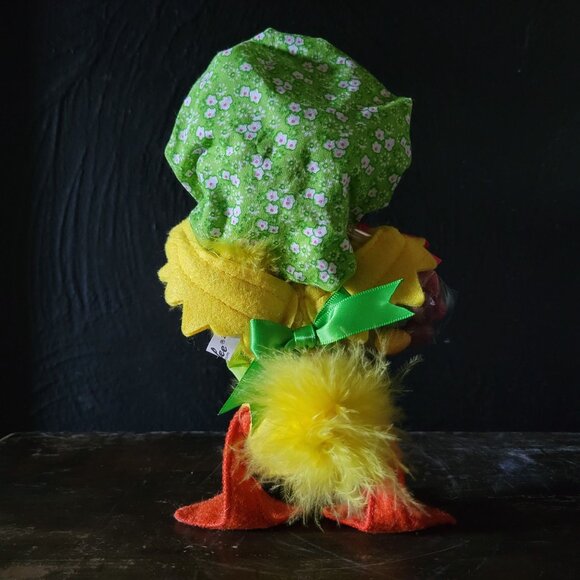 Annalee 2009 Yellow Baker Duck Plush With Green Chefs Hat and Easter Eggs - Picture 3 of 7